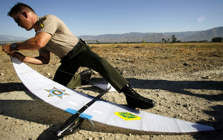 Drones monitoren feestgangers Spring Break