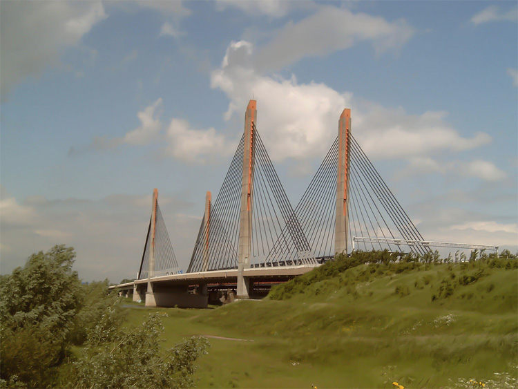 Martinus Nijhoffbrug bij Zaltbommel in 4K gefilmd met drone